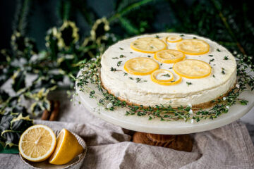 Snežni čizkejk kolač sa limunom i medom